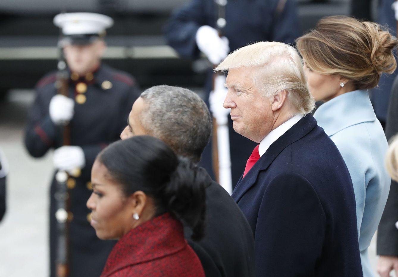 Donald Trump, junto a su mujer, Melania, Barack y Michelle Obama, tras jurar como 58.º presidente de EEUU en enero de 2017. (Reuters/John Angelillo)