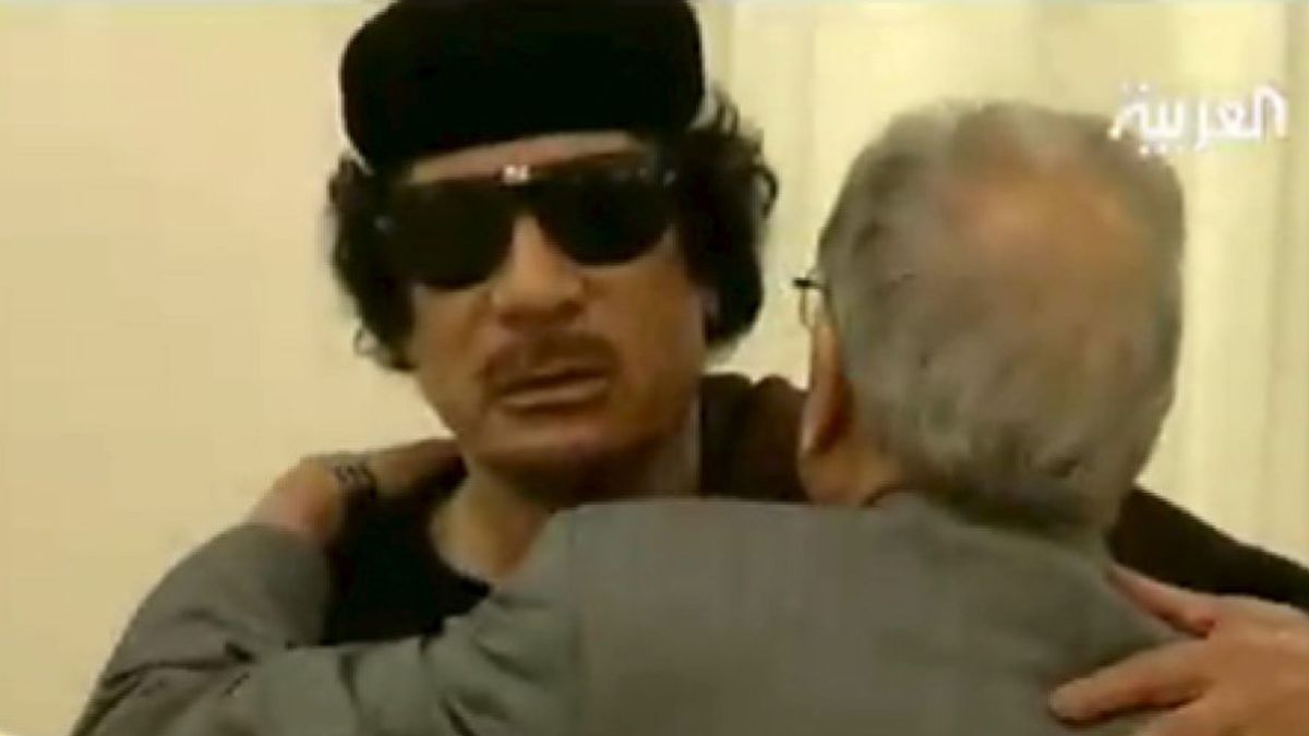 Muamar Gadafi podría estar herido y habría abandonado Trípoli