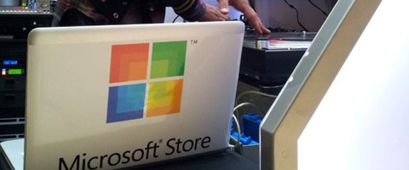 Foto: Microsoft: "Hay que tapar ese logo de Apple"