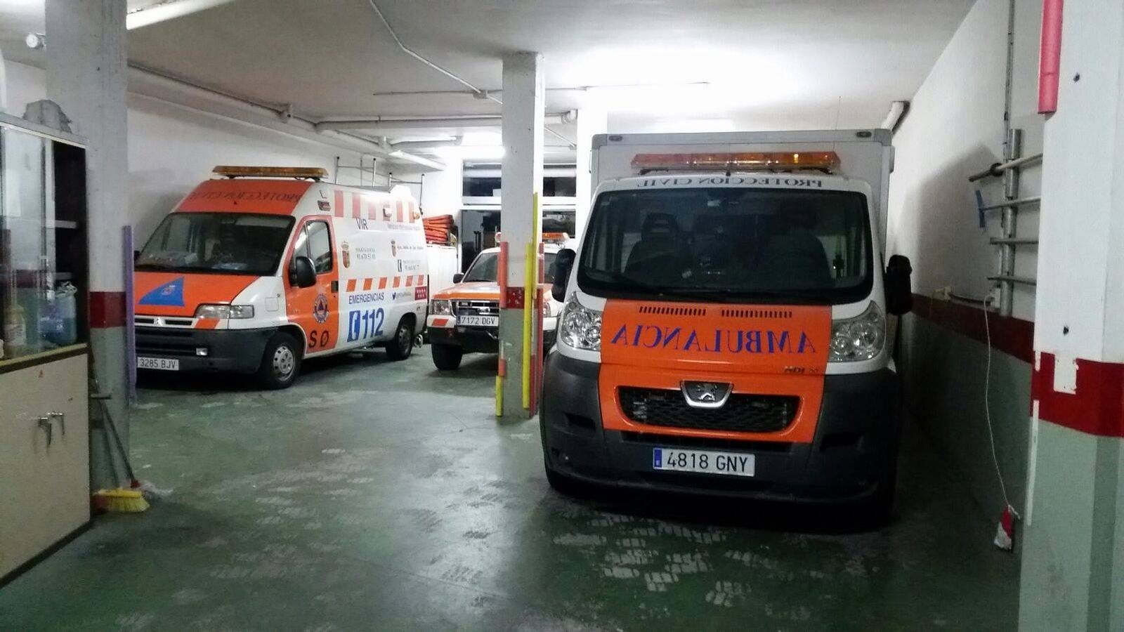 Foto: Base de la Asociación de Protección Civil de Velilla de San Antonio (Madrid), con la ambulancia inoperativa desde hace un mes. (A.G.)