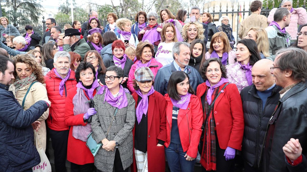 El argumentario feminista del PSOE rebela al colectivo trans y reabre fisuras con Podemos