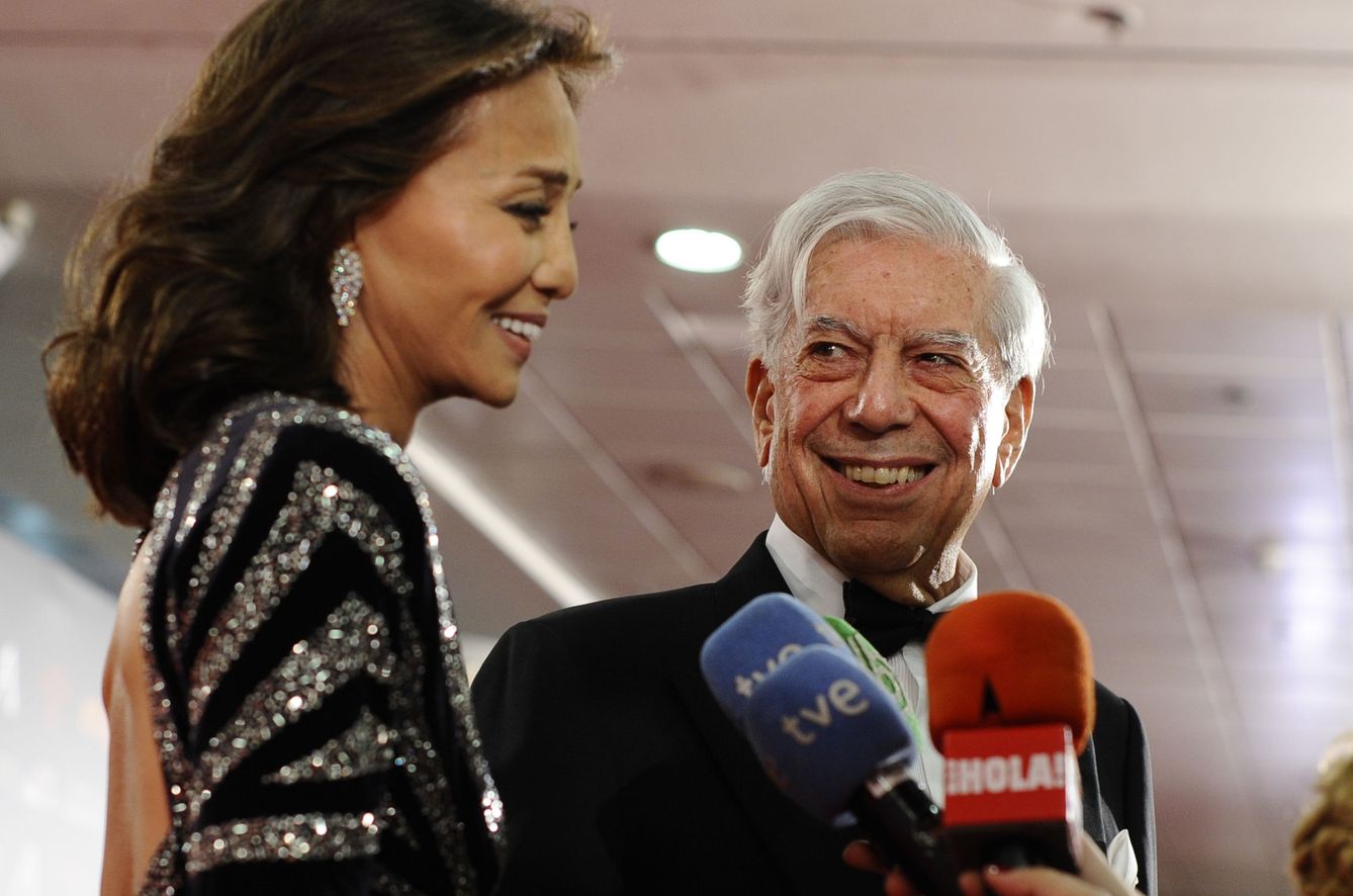 Vargas Llosa con Preysler en los Premios Goya (Gtres)