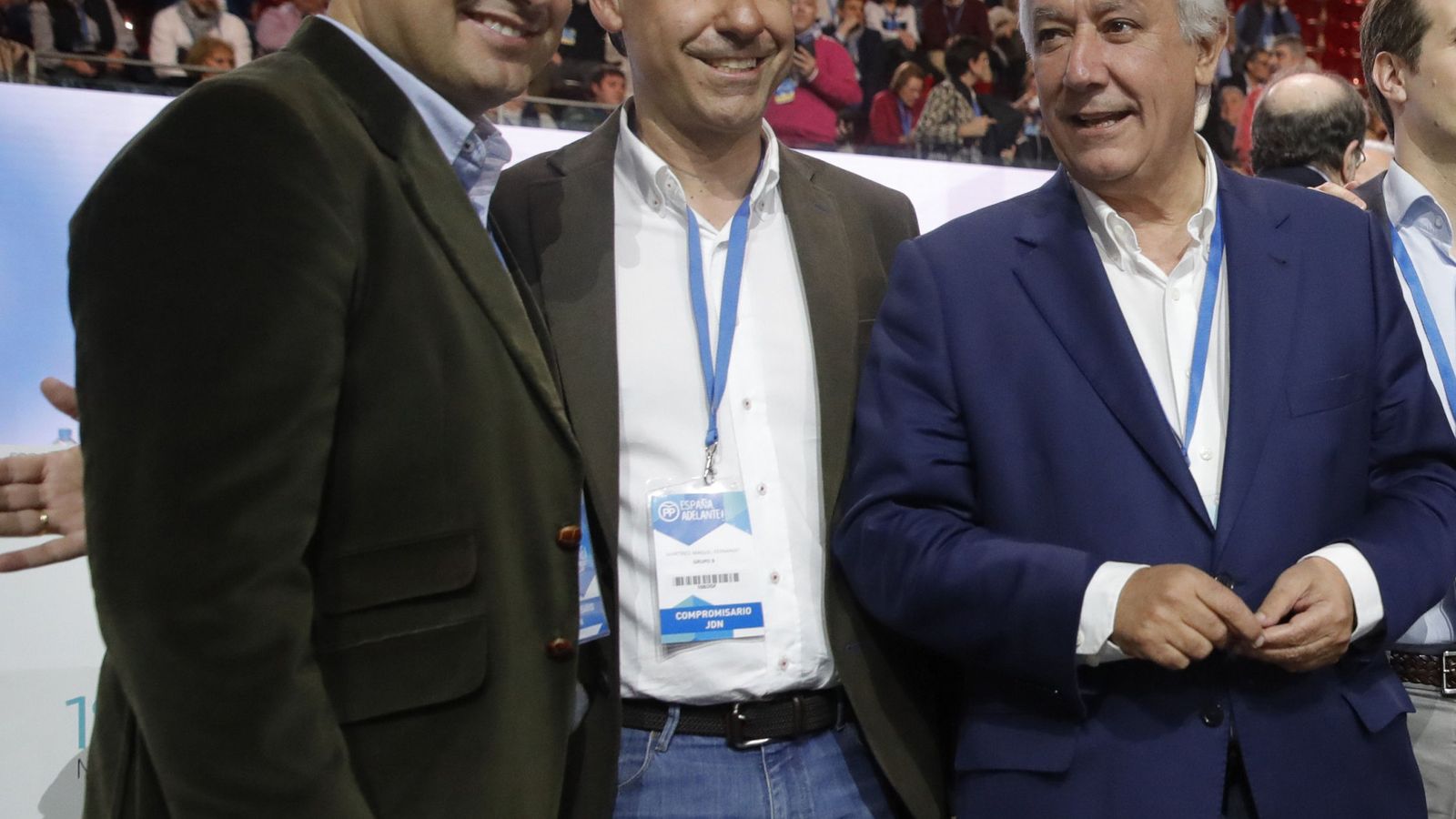 Foto: El coordinador general del PP, Fernando Martínez-Maillo, junto a Javier Arenas y Juanma Moreno. (EFE) 