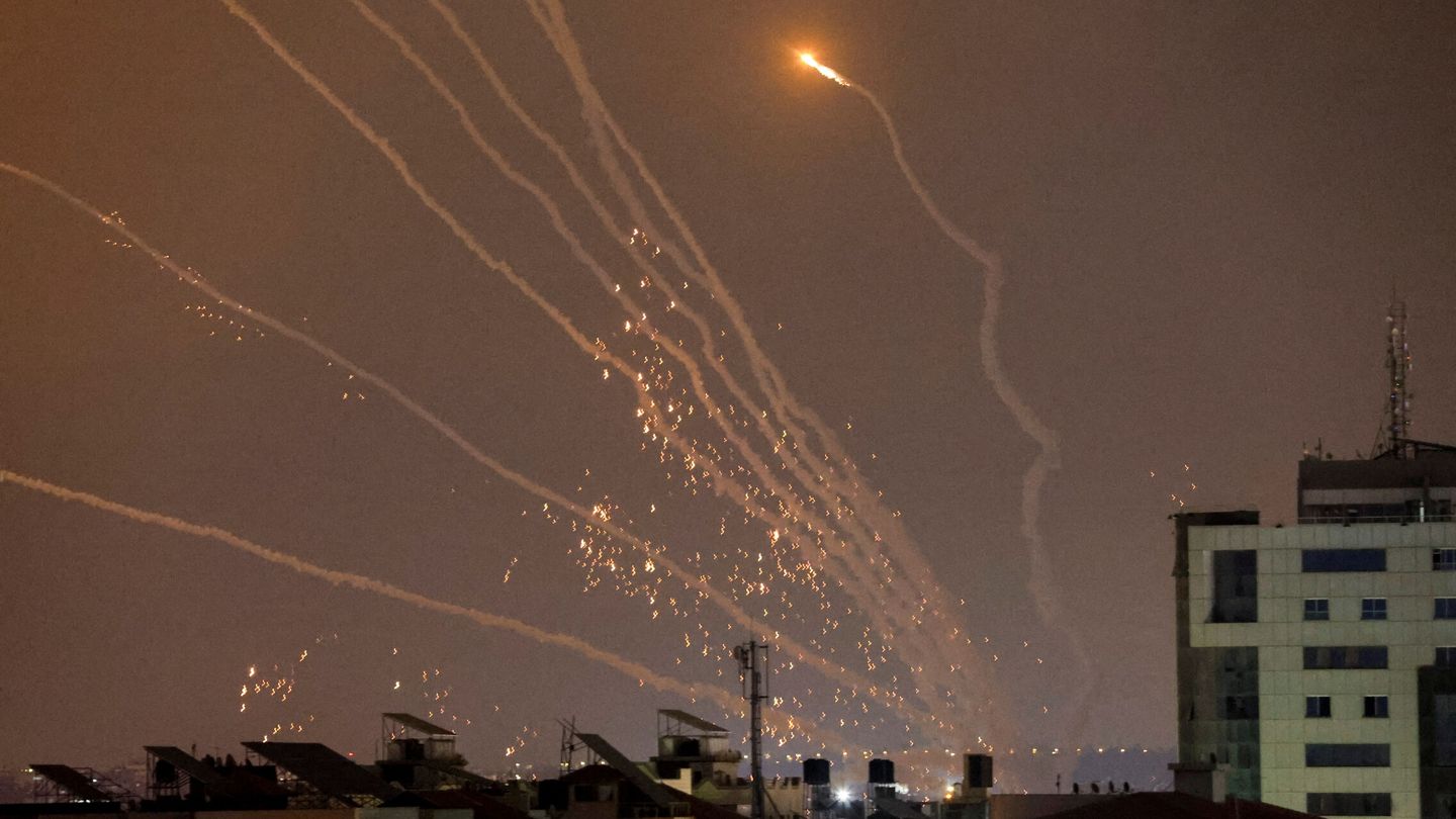 Misiles lanzados desde Gaza. (REUTERS/ Ibraheem Abu Mustafa)