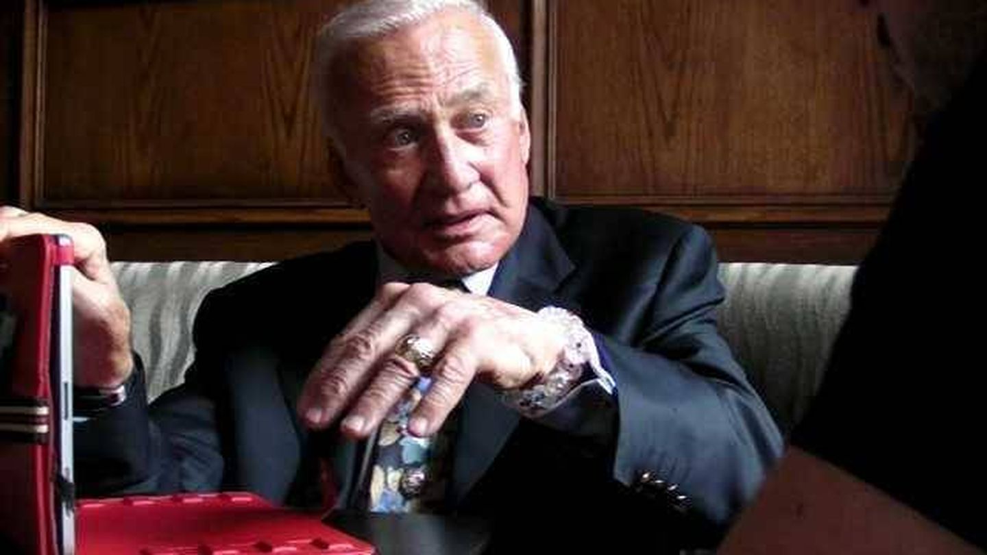 Buzz Aldrin en un momento de la entrevista con el autor en el Plaza Hotel de Nueva York (Jesús Díaz)