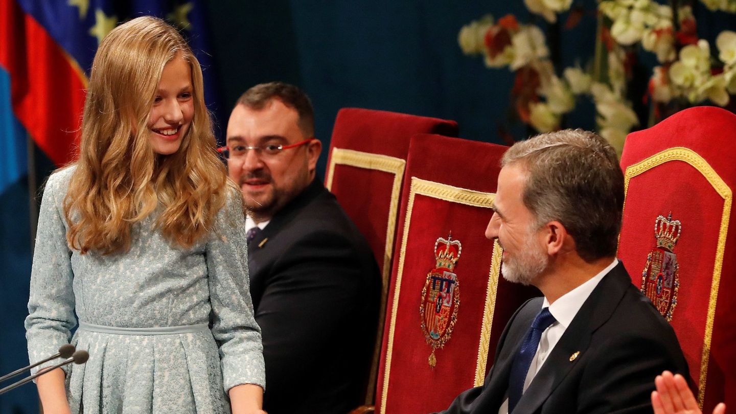El rey Felipe y la princesa Leonor, en los Premios Princesa de Asturias de 2019. (EFE)