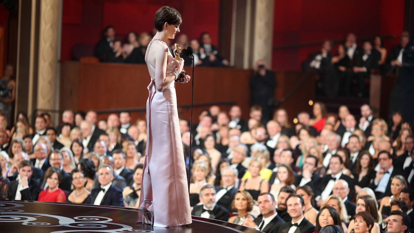 Anne Hathaway, recogiendo un Oscar. (Getty/Christopher Polk)