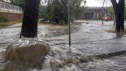 Cortes en el metro, problemas en las carreteras y desvíos de vuelos: las lluvias en Madrid causan estragos
