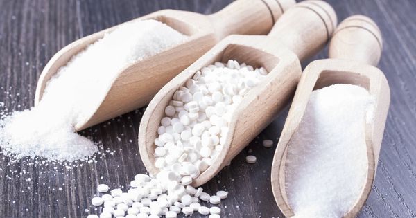 Foto: Difícil diferenciar el azúcar del aspartamo y de la sal. (iStock)