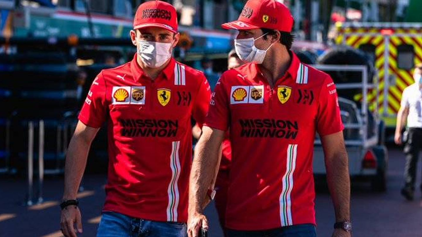 Sainz y Leclerc están demostrando priorizar el trabajo de equipo en Ferrari.