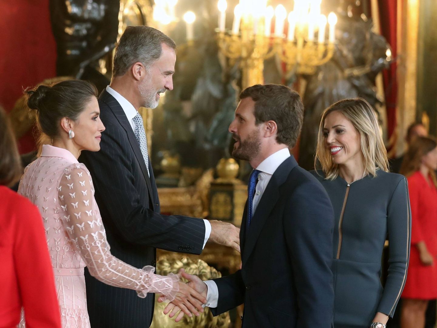 Felipe VI, doña Letizia y Pablo Casado, en el besamanos en el Palacio Real de Madrid. (EFE)
