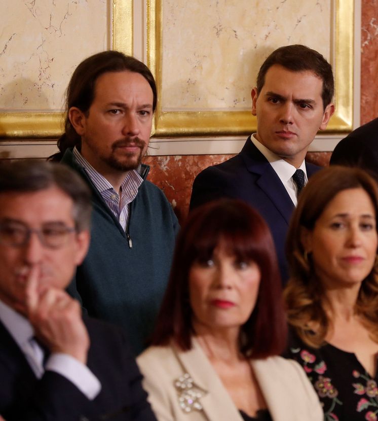 Foto: Los líderes, de Podemos, Pablo Iglesias y de Ciudadanos, Albert Rivera, durante el acto conmemorativo celebrado hoy en el Congreso de los Diputados con motivo del Día de la Constitución. (EFE)