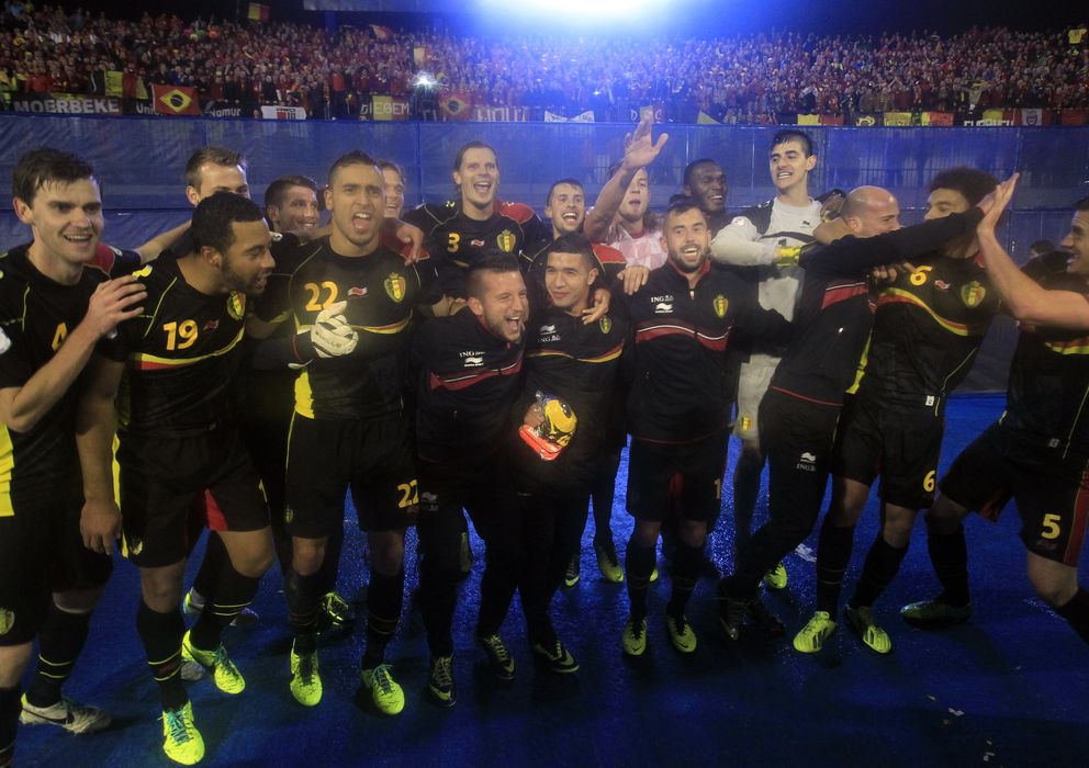 Foto: Los jugadores de Bélgica celebran su clasificación al Mundial de Brasil 2014.