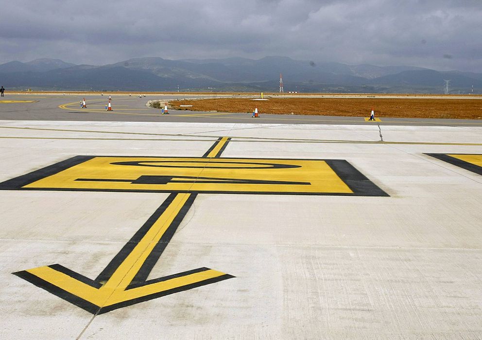 Foto: Pista auxiliar en el aeropuerto de Castellón. (EFE)