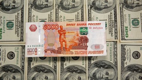 Nuevo castigo al rublo tras el aviso de 'default' inminente y su vuelta a negociación en Moscú 