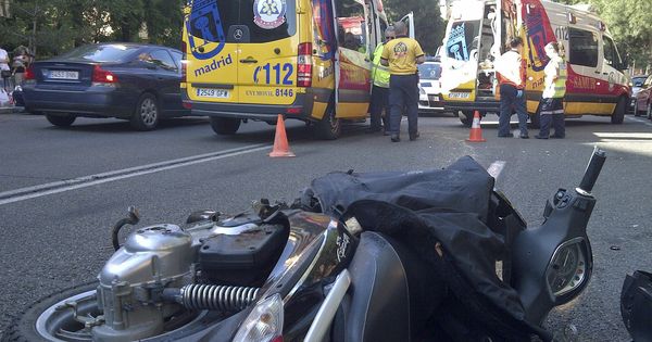 Foto: Imagen de archivo de un accidente de moto en Madrid. (EFE)