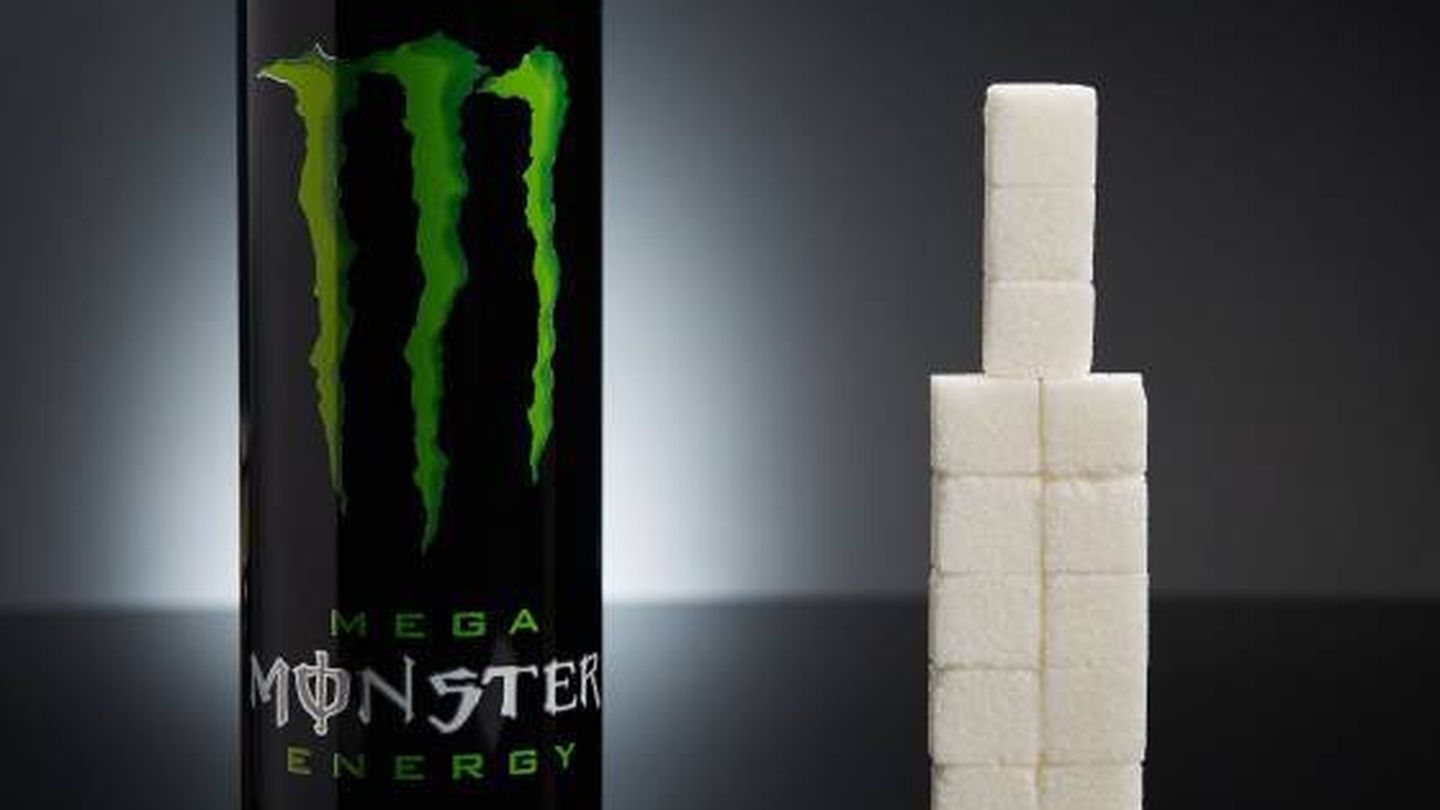 Una lata de Monster (553ml) tiene 60 gramos de azúcar: 15 terrones. (sinazucar.org)