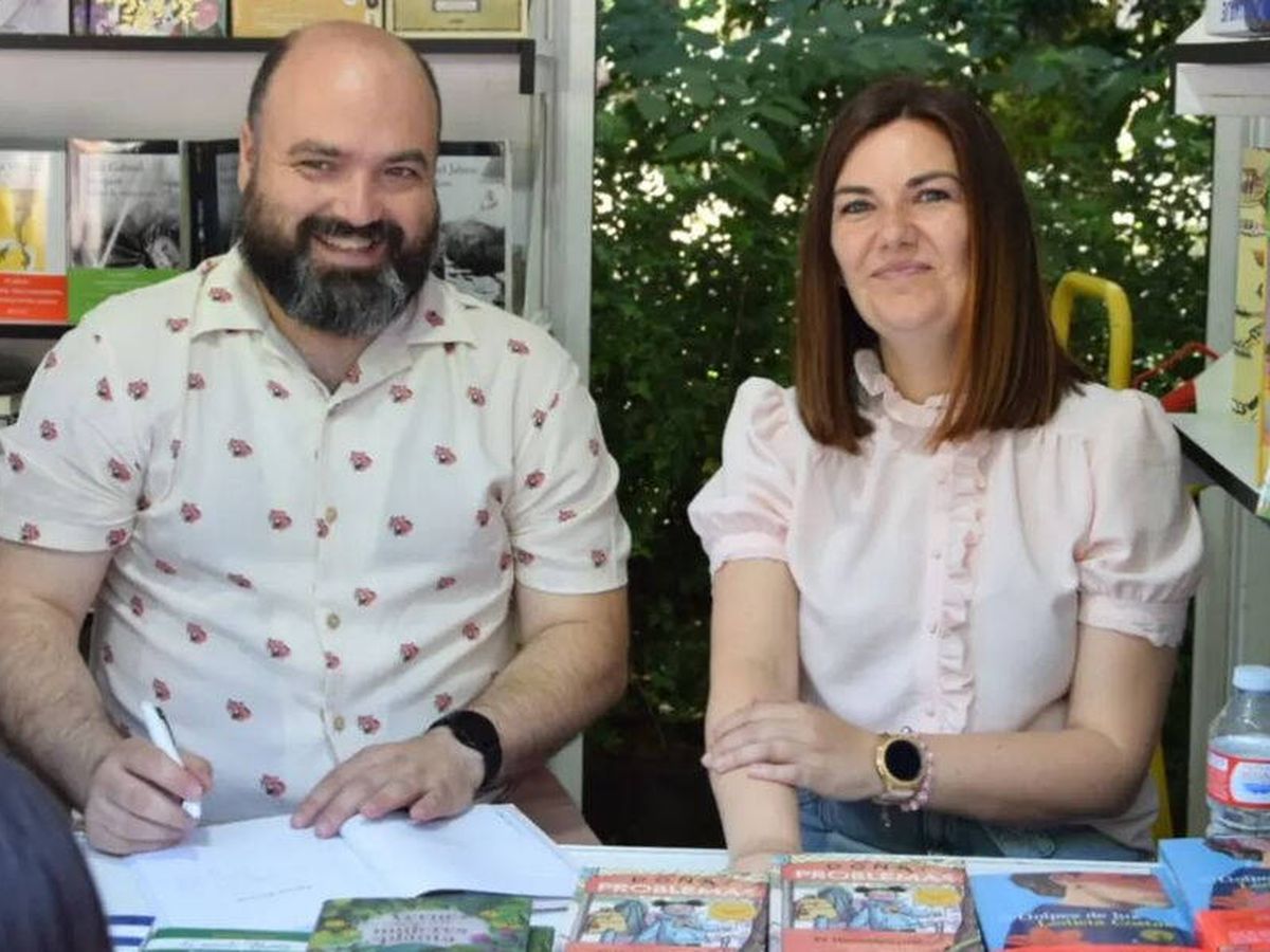 Foto: El Hematocrítico y Ledicia Costas en la Feria del Libro de Madrid de 2022. (Instagram/@hematocritico)