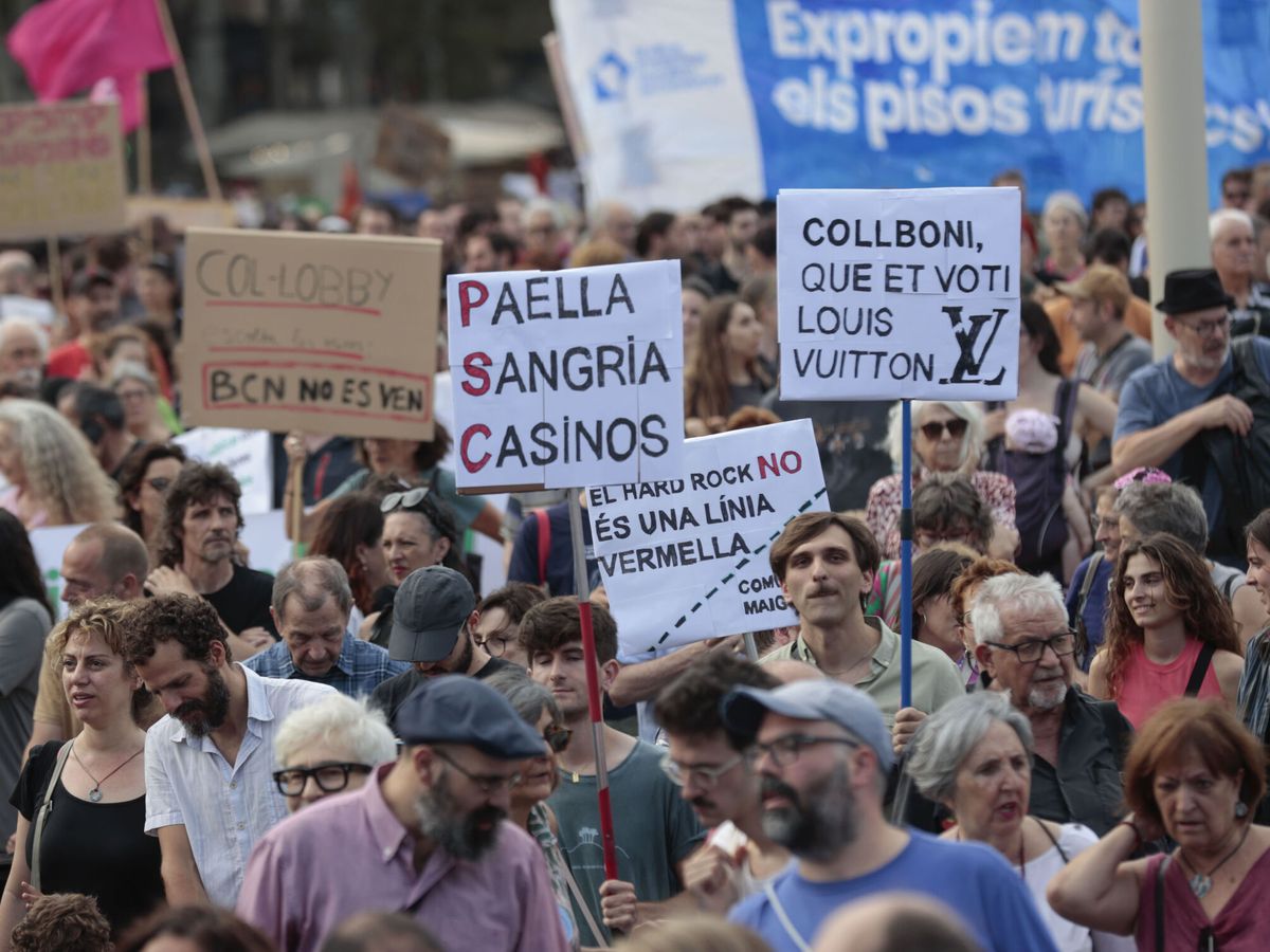Foto: Manifestación contra el turismo masivo en Barcelona. (EFE/Toni Albir)