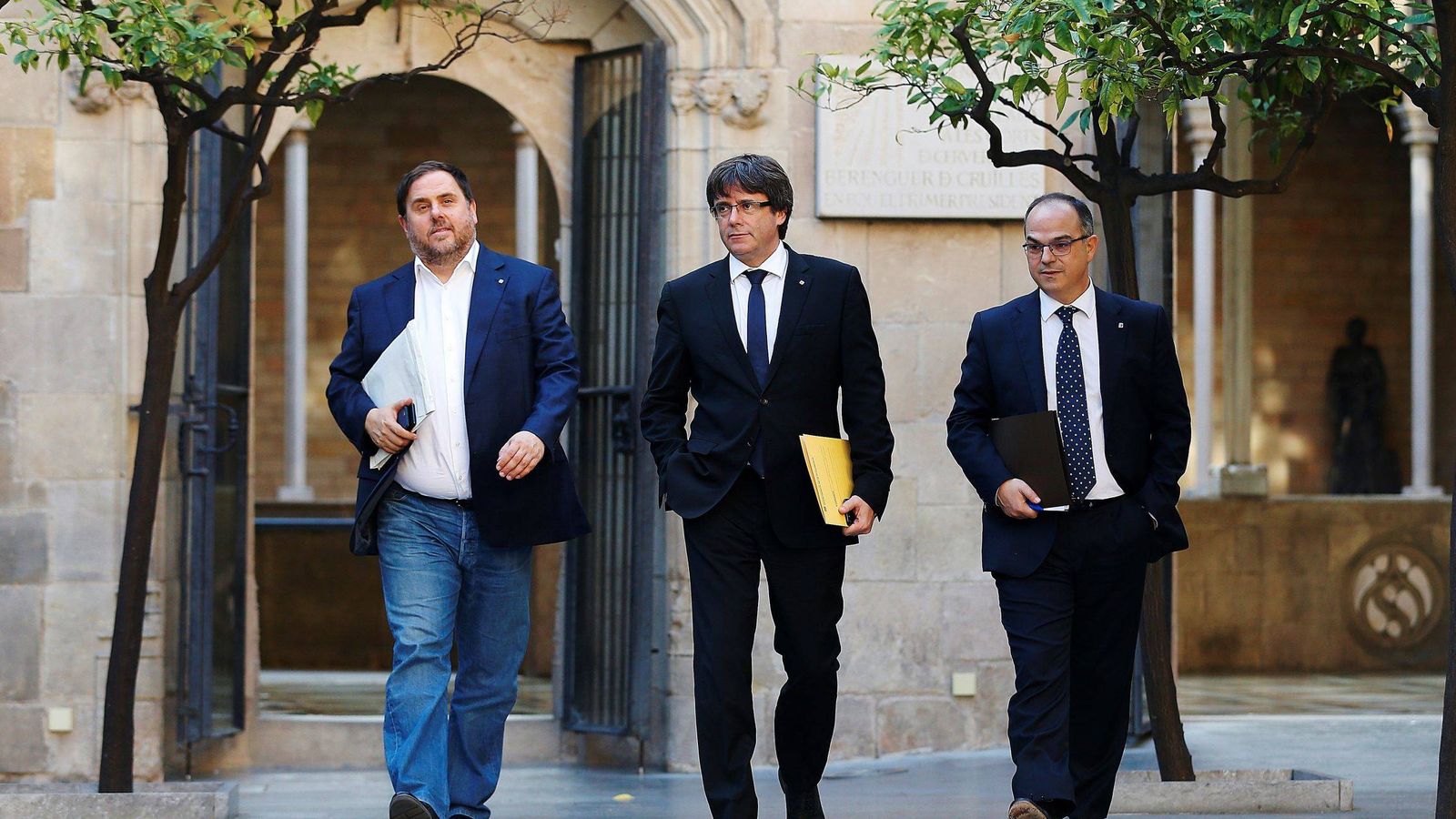 Foto: El presidente de la Generalitat, Carles Puigdemont (c), su vicepresidente, Oriol Junqueras (i) y jordi Turull (d). (EFE)