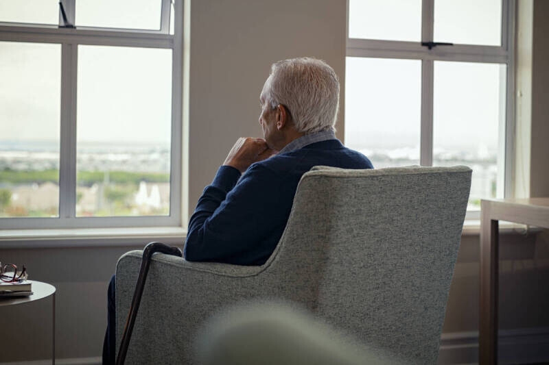 Foto de El 58,3% de los mayores que viven en casa se siente solo, frente al 46% en residencias