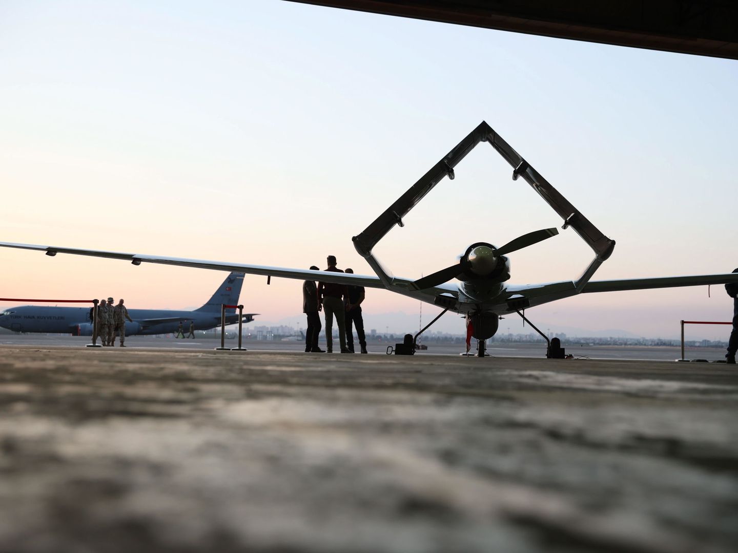 El último modelo 'low cost' de drones de combate, el Bayraktar TB2. (Reuters)