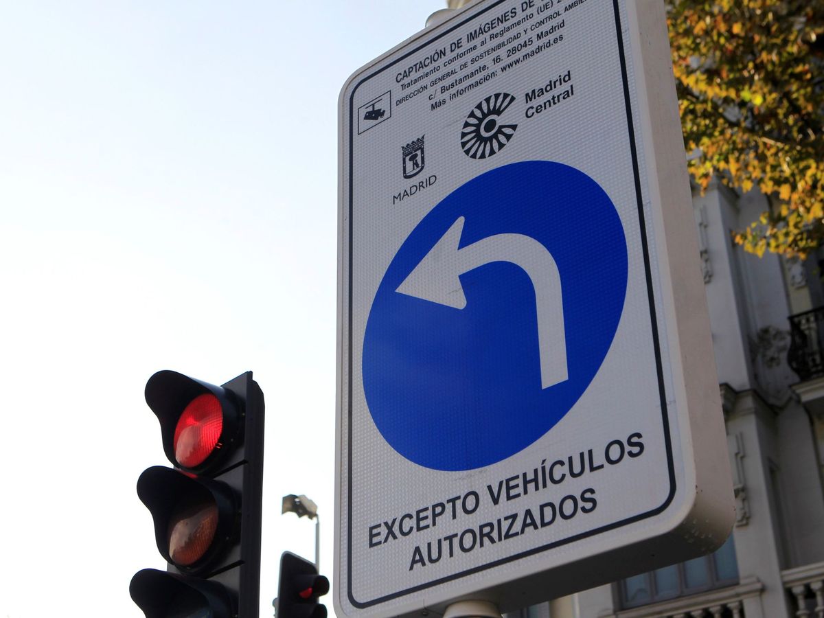 Foto: Más de un millón de coches no podrá circular por la Comunidad de Madrid en 2023 (EFE/Victoria Suárez)