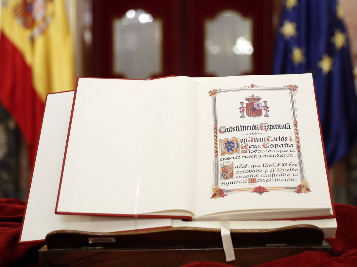 Foto: Ejemplar de la Constitución española. (EFE)