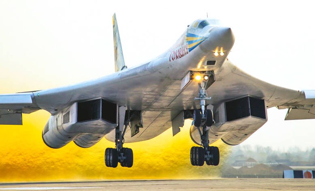 El bombardero ruso Tupolev Tu-160, que ha lanzado algunas de las nuevas bombas probadas por Rusia.