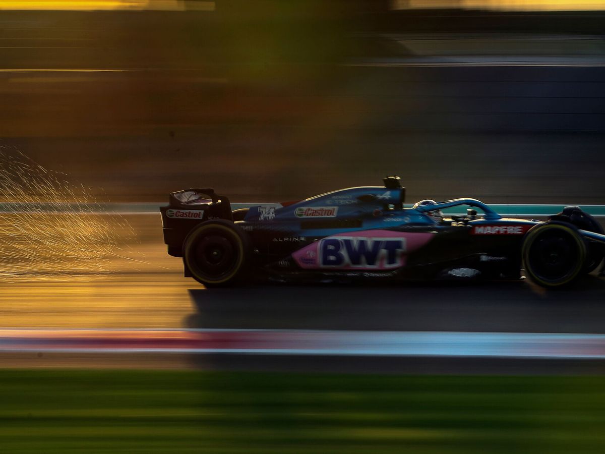 Foto: Alonso, en el Gran Premio de Abu Dhabi. (EFE/Ali Haider)