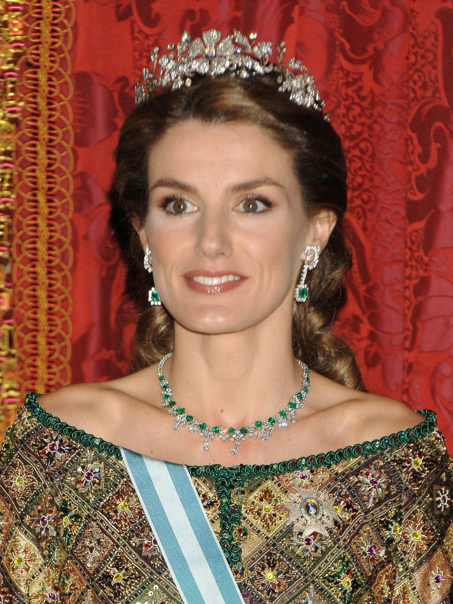  La reina Letizia, con la tiara floral y los pendientes y collar de esmeraldas. (Getty)