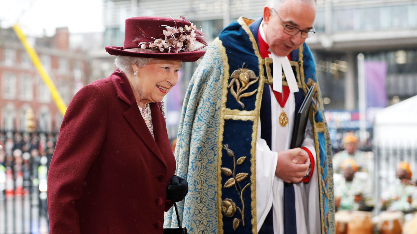 Isabel II a su llegada a Westminster. (Reuters)
