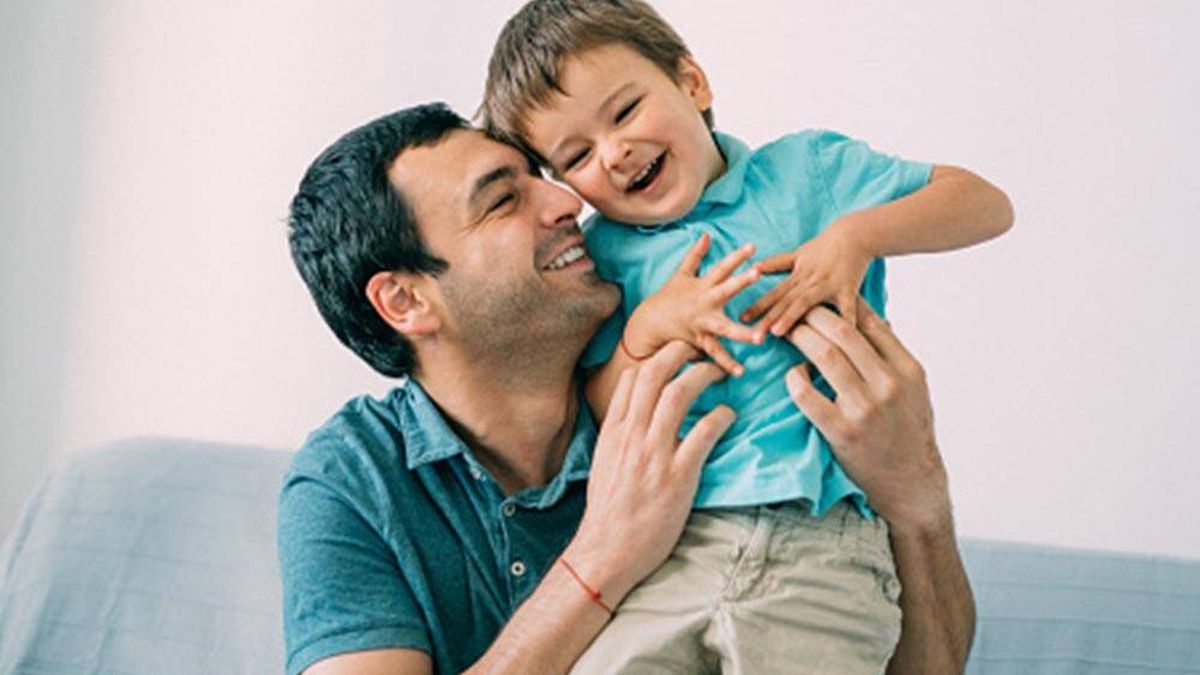 El consejo del neuropsicólogo Álvaro Bilbao para los padres que trabajan y no pueden pasar mucho tiempo con sus hijos 