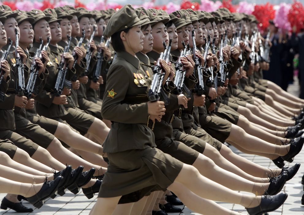Foto: Soldados norcoreanas desfilan en el 60 aniversario de la firma del armisticio de la Guerra de Corea. (Reuters)