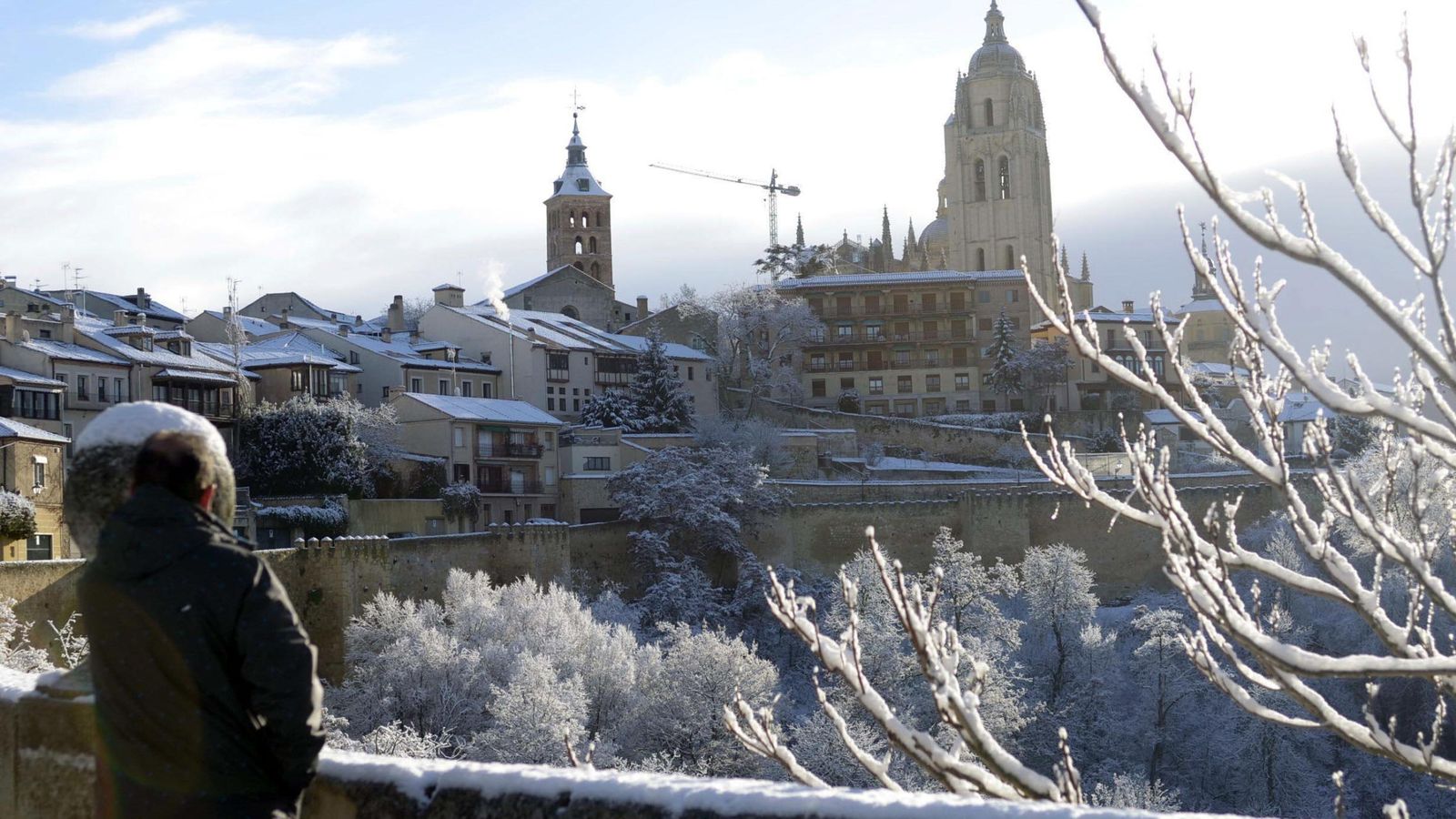 Foto: Vista de la ciudad de Segovia después de una nevada. (EFE)