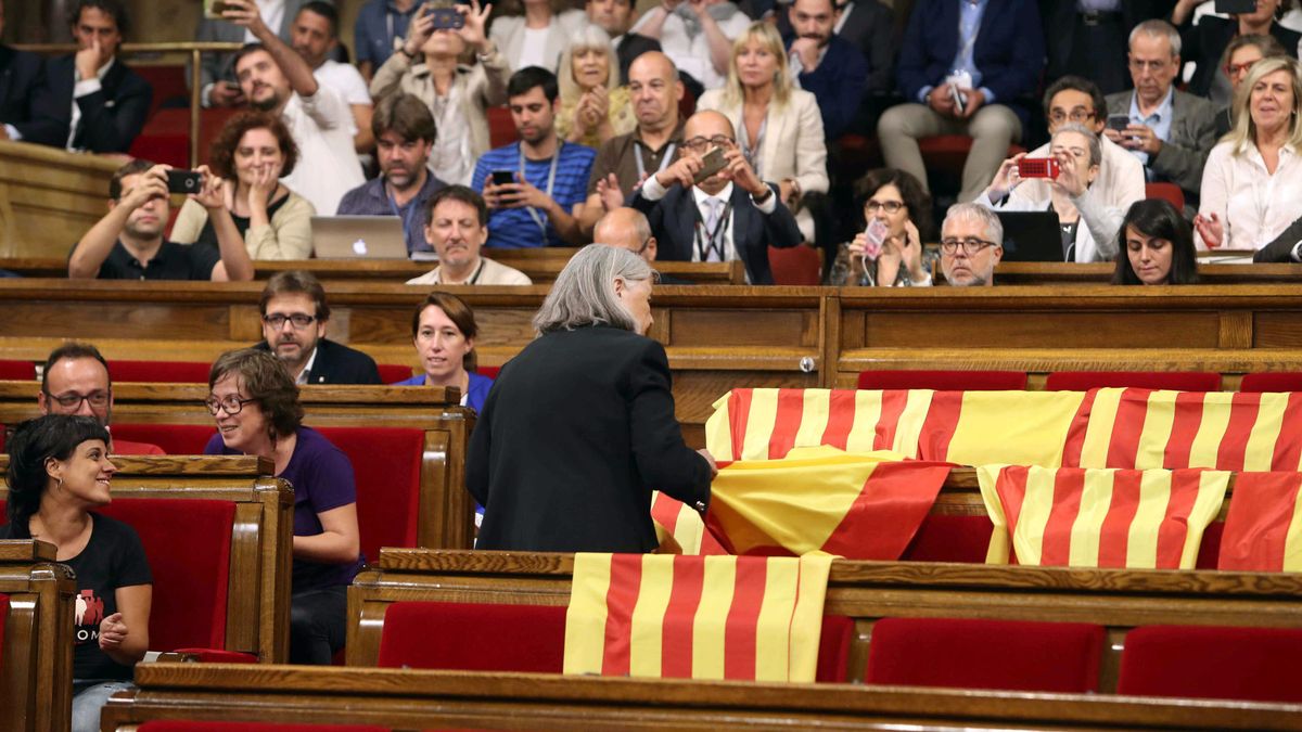 Economista, marxista y del PSUC: así es la diputada que quitó las banderas de España