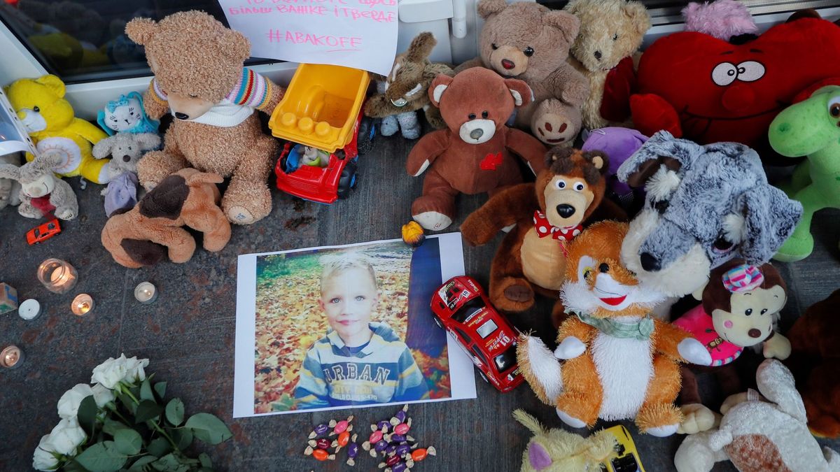 Acusan a dos policías borrachos de matar a un niño de 5 años en Ucrania