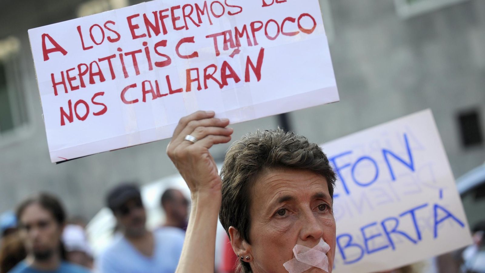 Foto: Una manifestación de afectados por la hepatitis C. (EFE)
