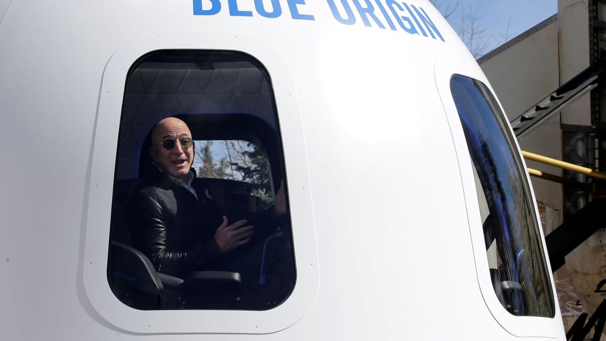 La persona que pagó 28 millones por ir al espacio con Jeff Bezos se queda en tierra