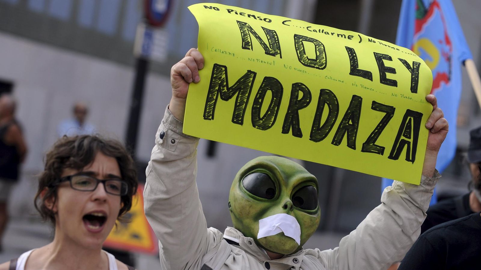 Foto: Varios manifestantes contra la 'Ley Mordaza', el pasado mes de junio (Reuters)