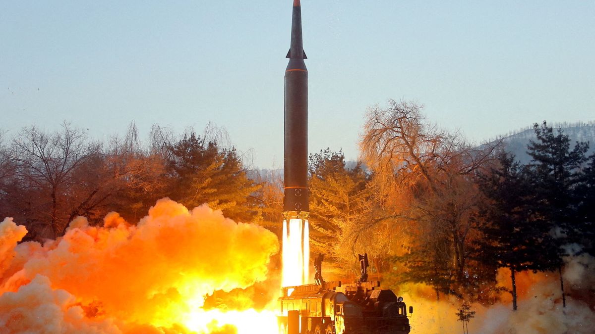 Corea del Norte lanza 6 días después otro misil de "unas 10 veces" la velocidad del sonido