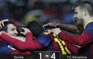 Messi enciende la luz en Sevilla y mantiene al Barça en la 'Liga de tres'