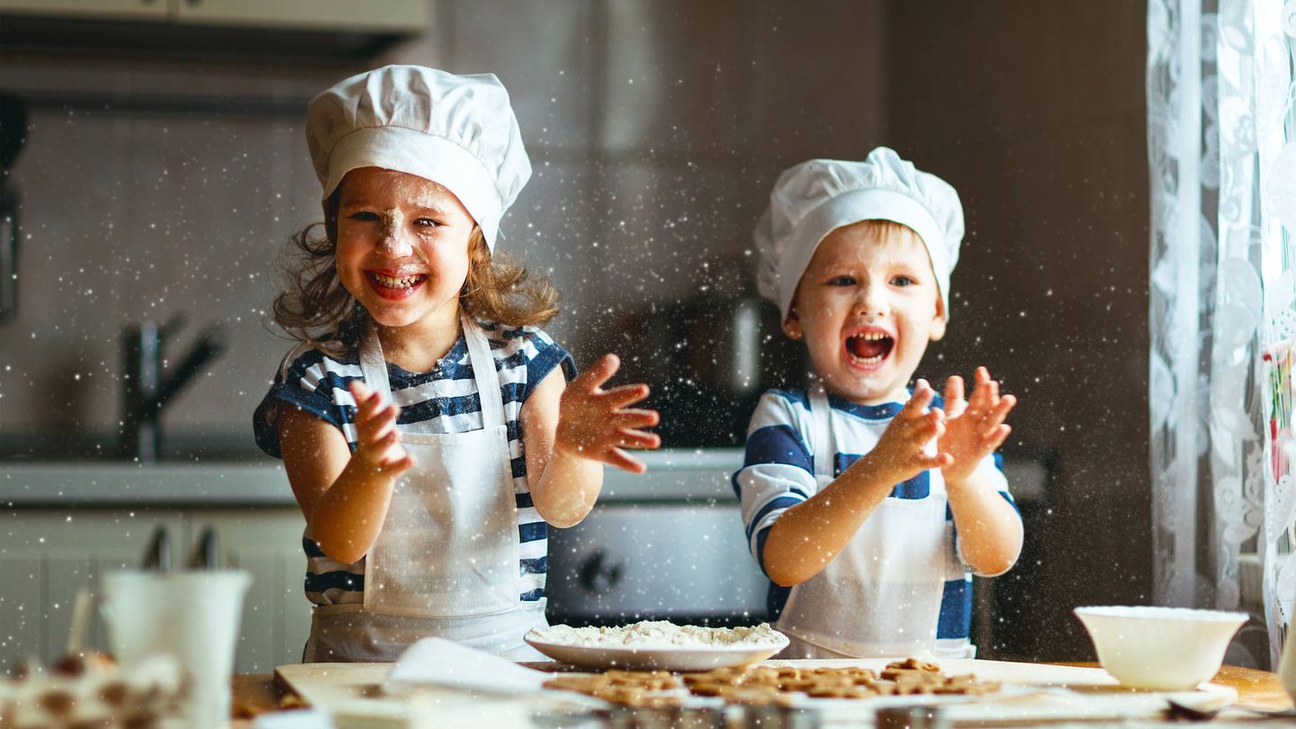 Niños en la cocina. (iStock)