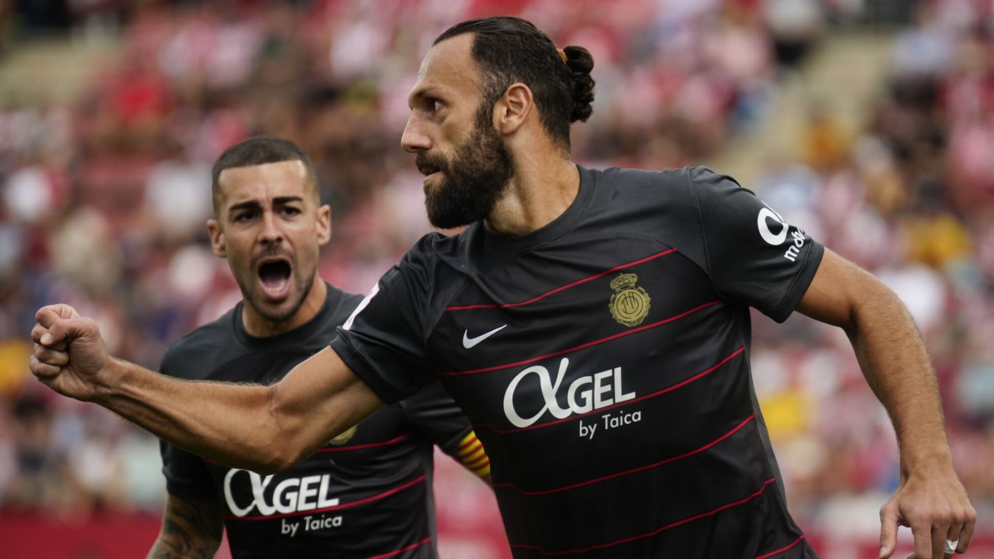 Vedat Muriqi celebra su gol frente al Girona. (EFE/David Borrat).
