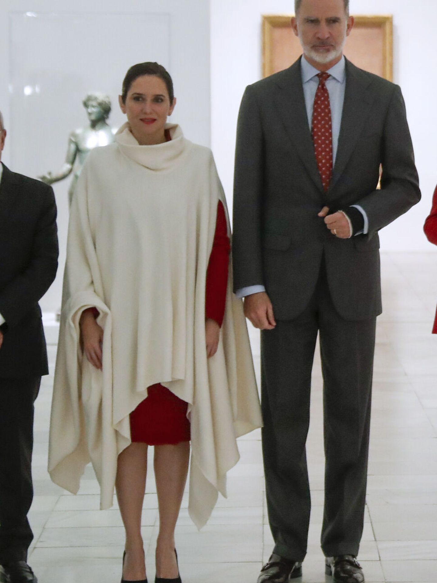 Isabel Díaz Ayuso en el Museo Reina Sofía de Madrid junto al rey Felipe. (EFE/Juan Carlos Hidalgo)