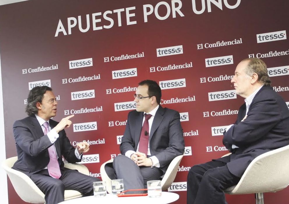 Foto: Víctor Alvargonzález (izda.) y José María Gay de Liébana, durante el debate
