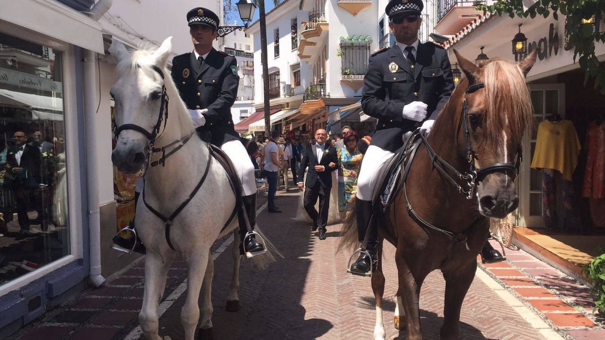 Quién coló policías a caballo en la boda de un miembro del PSOE marbellí
