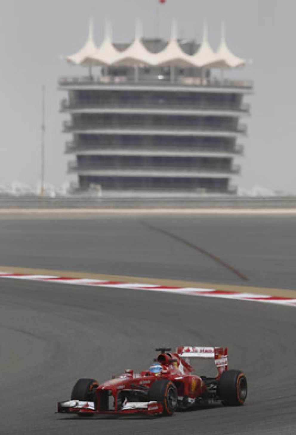 Foto: Raikkonen y Red Bull hacen sombra a Ferrari en los libres del viernes