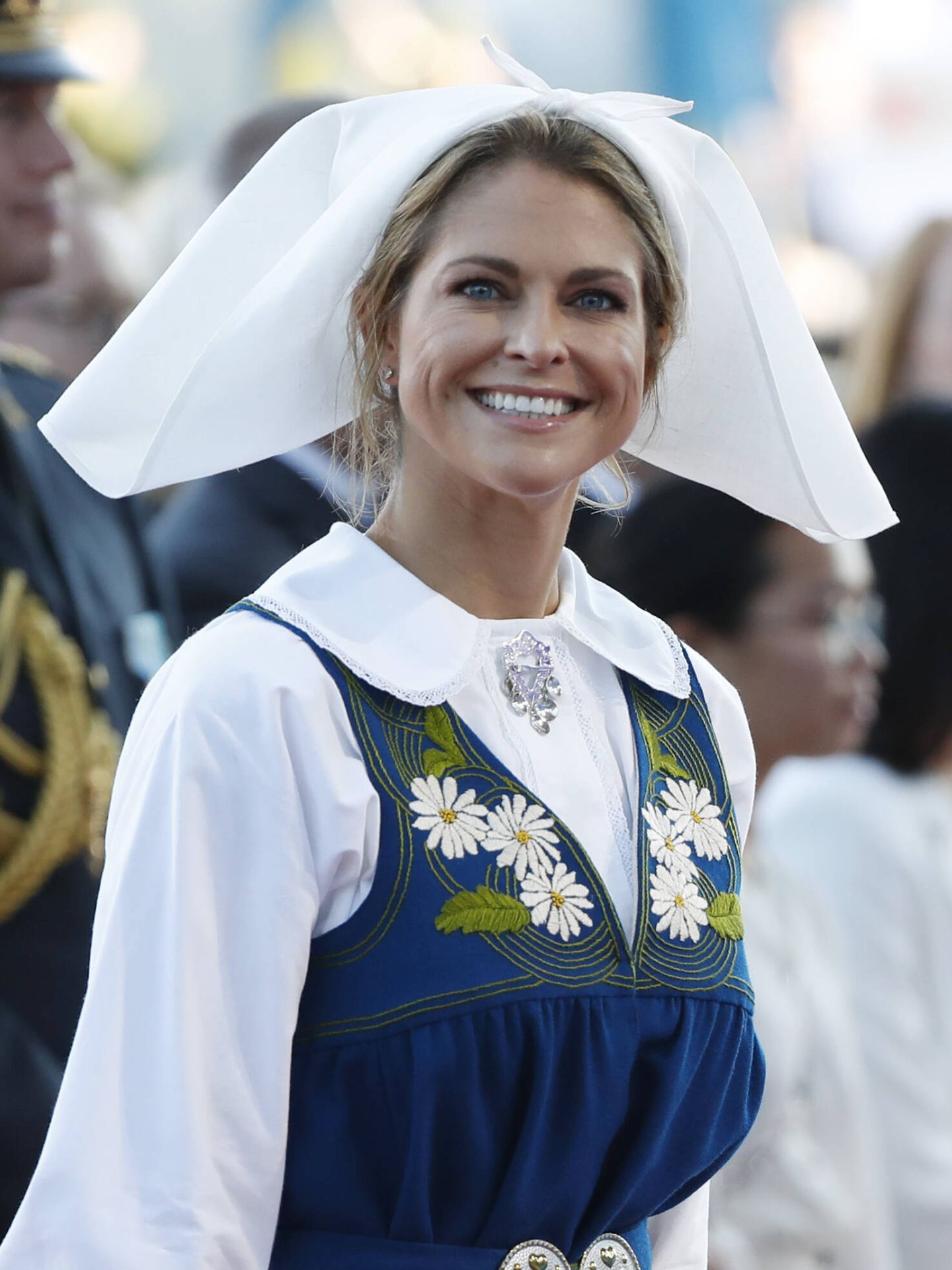 Magdalena de Suecia con uno de los peinados tradicionales suecos en el Dñian Nacional de Suecia. (Getty)National Day in Sweden 2019