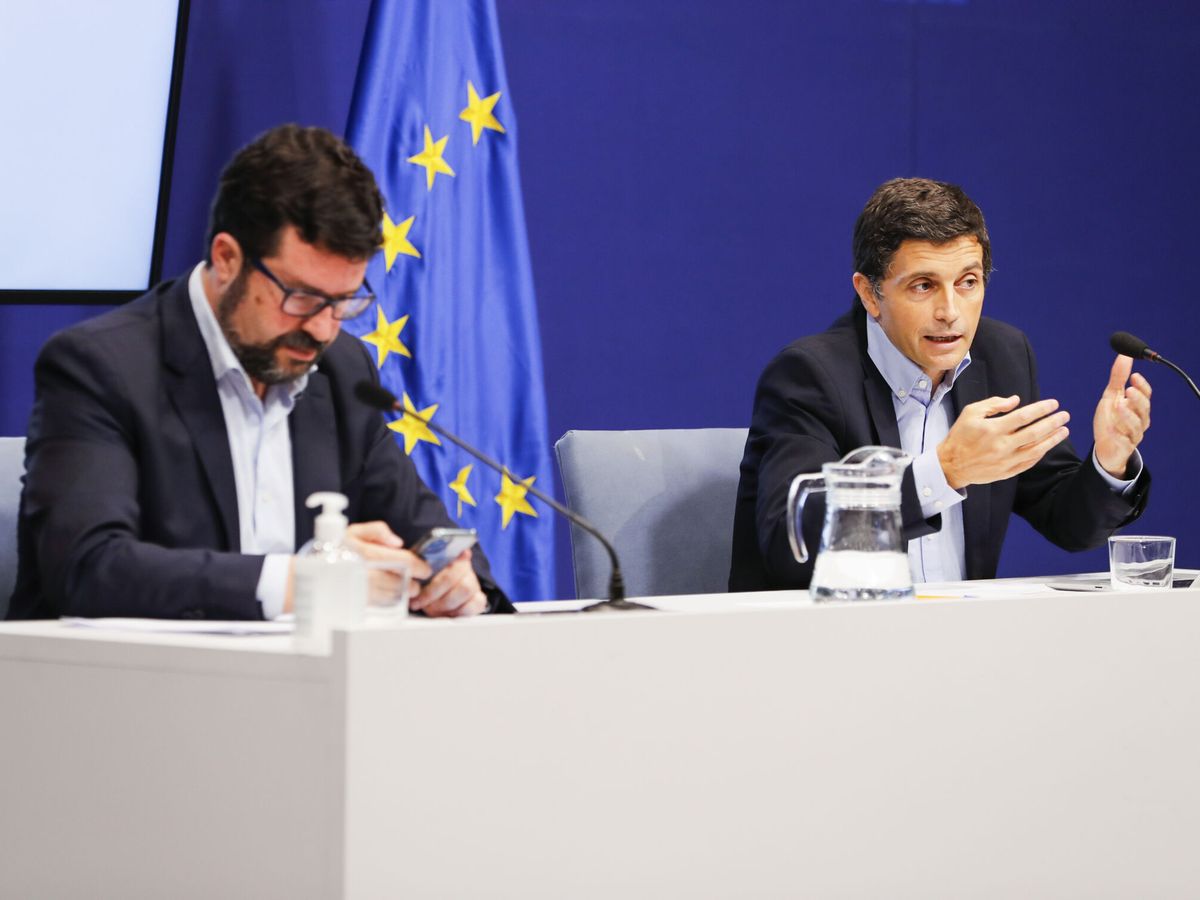 Foto: El secretario de Estado de Seguridad Social y Pensiones, Borja Suárez (d) durante una rueda de prensa.(EFE/Luis Millán) 